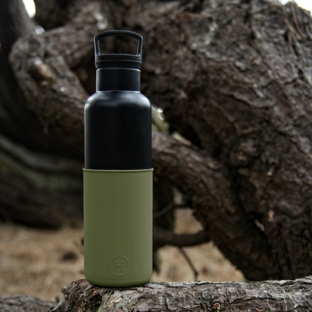 【美國HYDY】時尚保溫水瓶-黑瓶＋海藻綠矽膠套 590ML