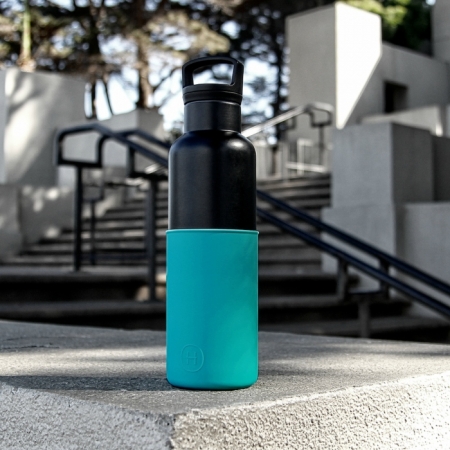 【美國HYDY】時尚保溫水瓶-黑瓶＋深青藍矽膠套 590ML