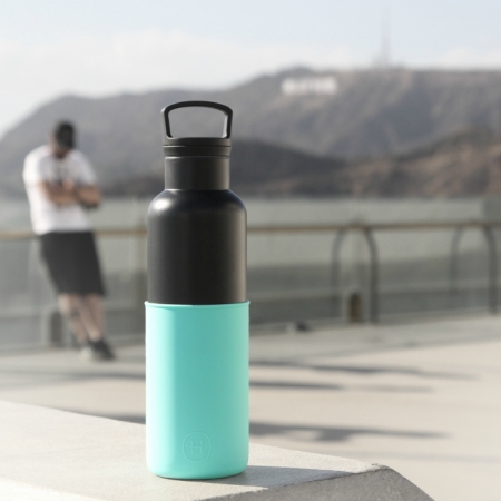 【美國HYDY】時尚保溫水瓶-黑瓶＋北極藍矽膠套 590ML