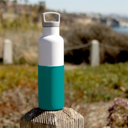 【美國HYDY】時尚保溫水瓶-白瓶＋深青矽膠套 590ML