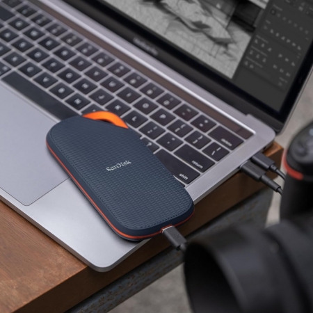 SanDisk Extreme Pro 支援 USB4 2TB 行動固態硬碟 SSDE82 外接硬碟（SD-SSDE82-2TB）