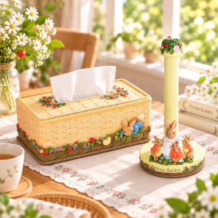10月購物節限定特惠~【PETER RABBIT 比得兔】比得兔草莓面紙盒＋餐巾架