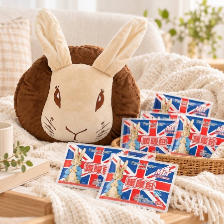11月暖冬加溫時光~【PETER RABBIT 比得兔】比得兔兔頭造型暖手枕 ＋ 24小時暖暖包 8片