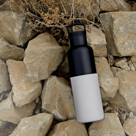 【美國HYDY】時尚保溫水瓶-黑瓶＋雲灰矽膠套 590ML