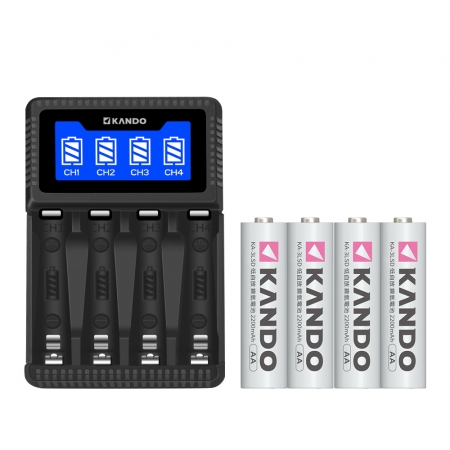 Kando 感動 【四槽充電器＋3號鎳氫電池*1卡】C4液晶顯示電量四槽充電器 3/4號鎳氫低自放電池 指紋鎖遙控滑鼠鍵盤電池 再送USB充電器
