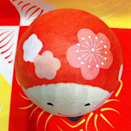 【龍虎堂】京都手作和紙擺飾-花笑梅花達摩 限時85折/售價已是折扣價