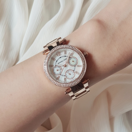 MICHAEL KORS美國原廠平輸手錶 | 古典晶鑽三眼腕錶 - 貝殼面x玫瑰金水鑽邊框x不鏽鋼錶帶 / MK5616