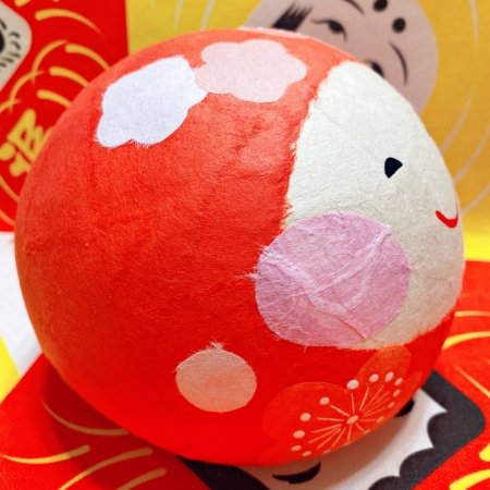 【龍虎堂】京都手作和紙擺飾-花笑梅花達摩 限時85折/售價已是折扣價