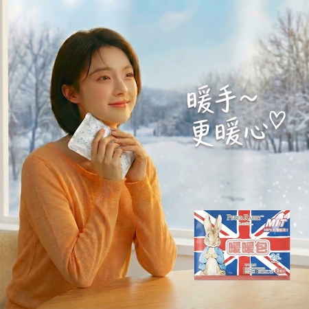11月暖冬加溫時光~【PETER RABBIT 比得兔】比得兔兔頭造型暖手枕 ＋ 24小時暖暖包 8片